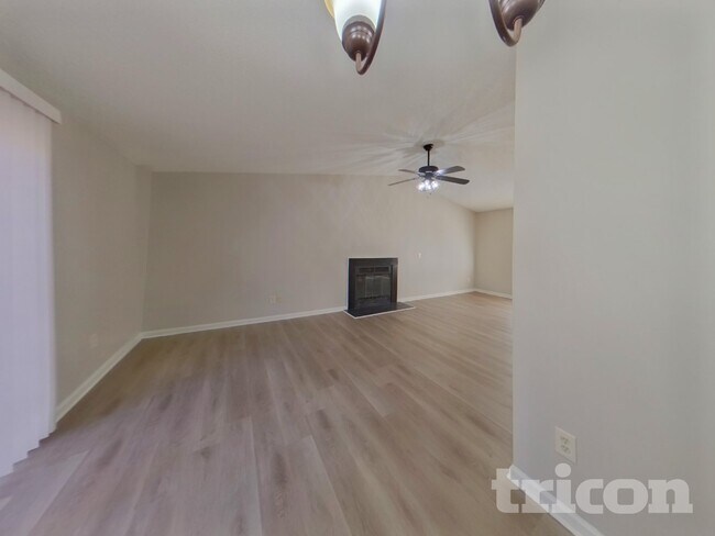 Foto del edificio - 201 Raintree Dr