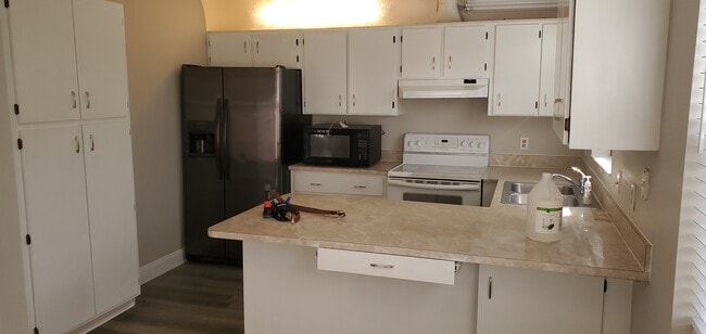 Building Photo - 41 SE Ontario Way