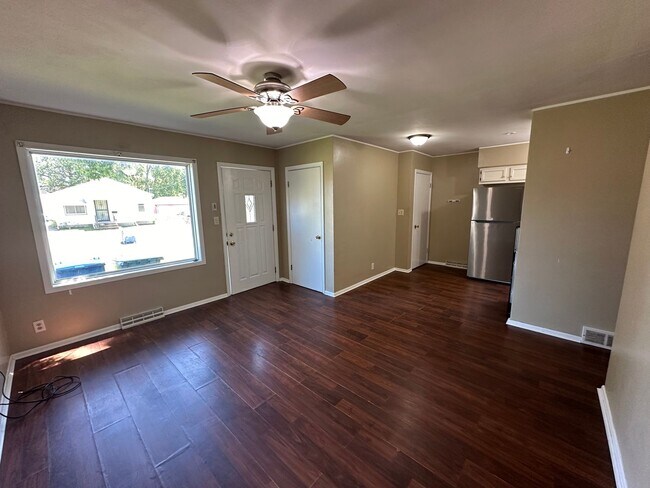 Foto del edificio - 3 bed, 1 bath Home for rent in Waterloo