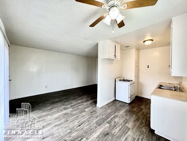 Building Photo - 1 Bedroom Apartment For Rent in Gardena