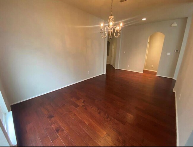 Foto del edificio - 606 Red Oak Canyon Ln