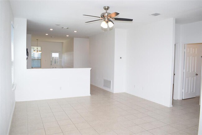 Building Photo - 409 English Oak St