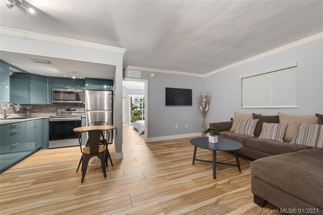 Foto principal - 636 NE 63rd St