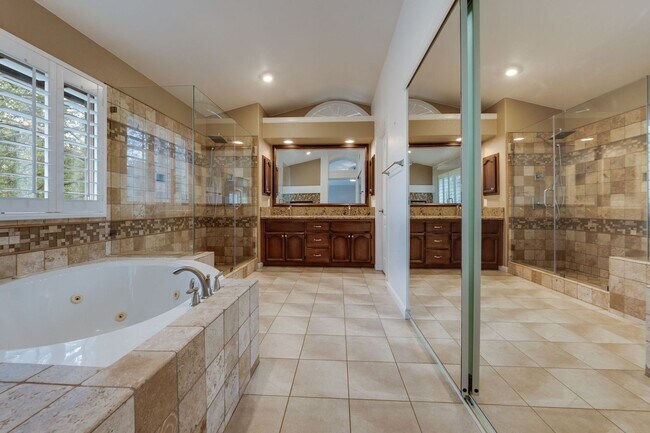 Building Photo - Stunning Folsom Split-Level Home with Pool & 3-Car Garage in Quiet Cul-De-Sac