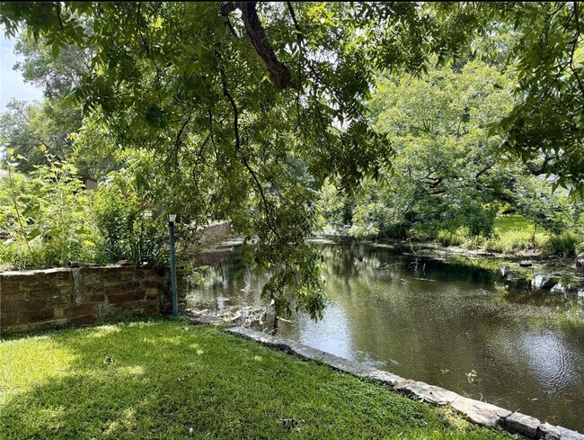 Building Photo - 3 Bed 2.5 Bath Home | Garage | Beautiful C...
