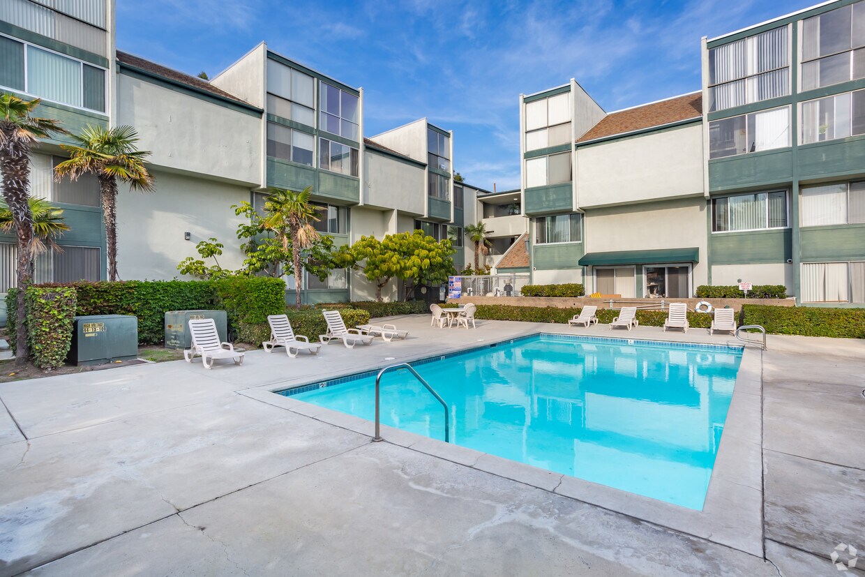 Windward Village Apartments Venice