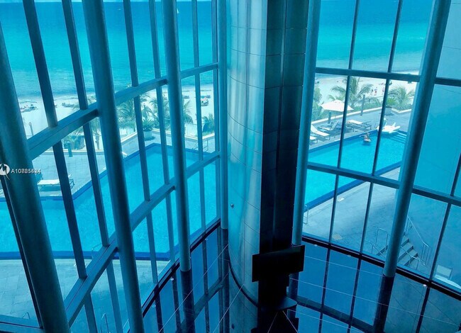 Building Photo - 17001 Collins Ave