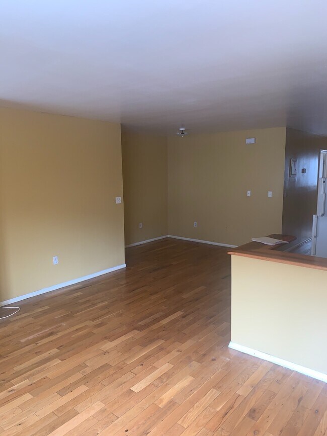 Foto del edificio - 704 E 182nd St