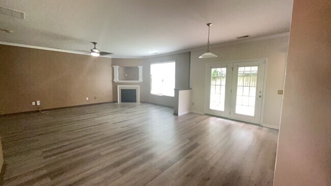 Foto del edificio - 4 Bedroom 2.5 Bath Home Located In Buckshi...