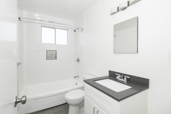 Building Photo - 642 Alvarado St