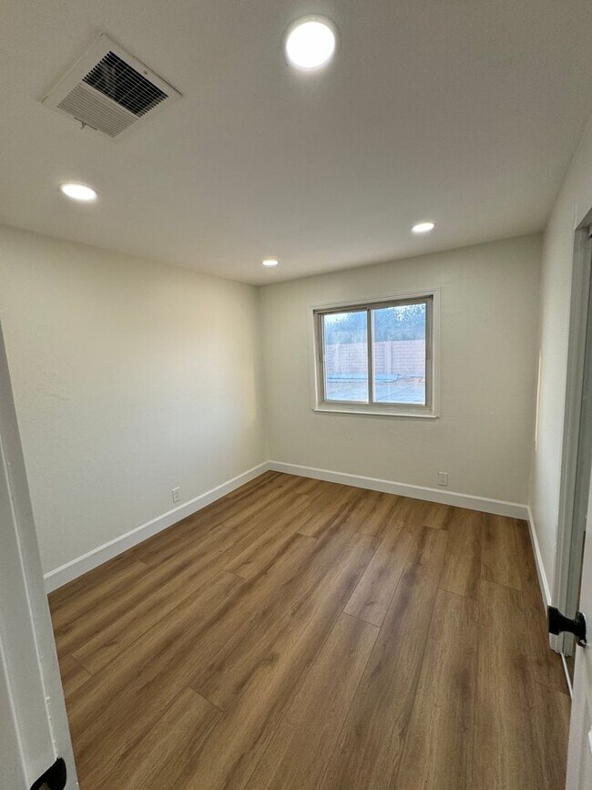 Foto del edificio - Beautiful 3 Bedroom 2 Bathroom Single fami...
