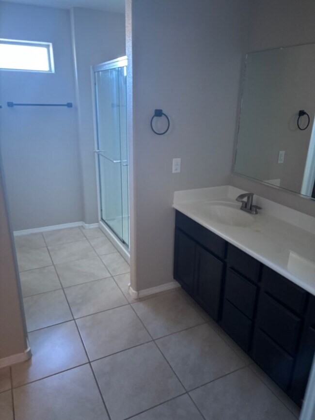 Foto del edificio - Executive 2 story Town house 4 Bedroom 3 b...