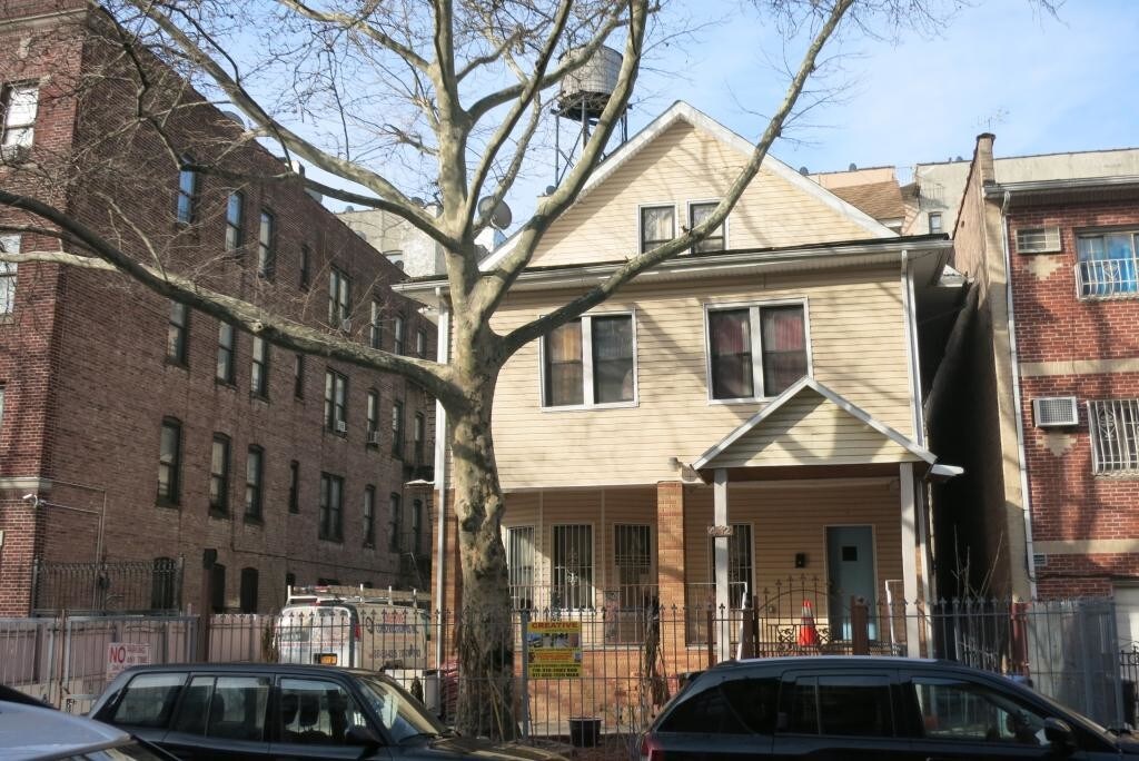 Foto principal - 412 E 12th St