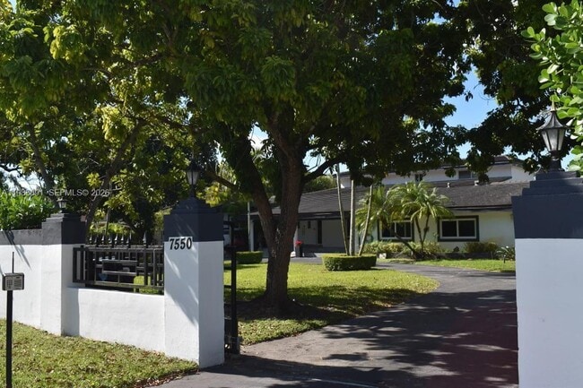 Building Photo - 7550 SW 82nd Ct