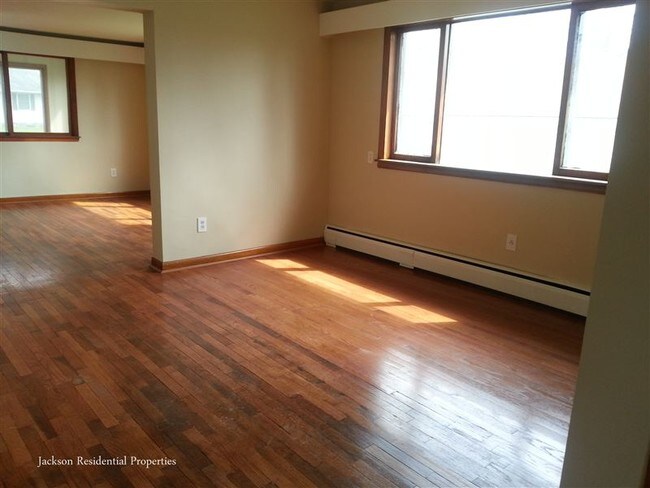 Building Photo - 3 br, 1.5 bath House - 117 Lakeside Dr