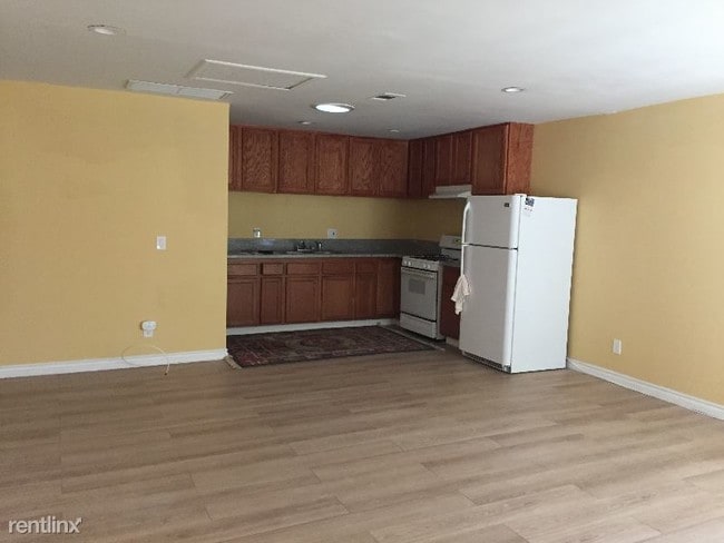 Building Photo - 2 br, 2 bath House - 10834 ENCINO AVE.