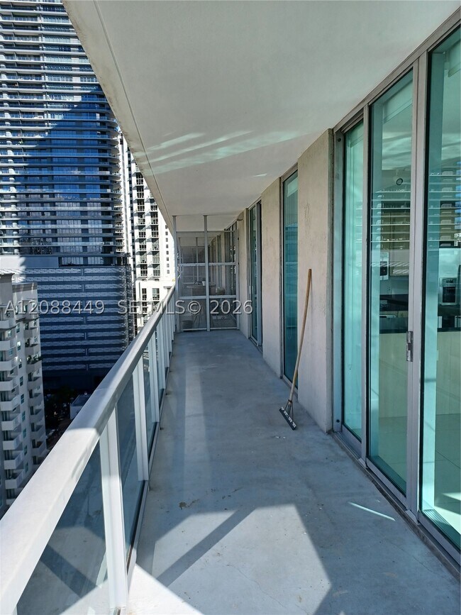 Foto del edificio - 1111 SW 1st St
