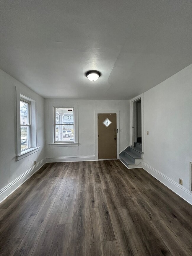 Building Photo - ** Move in Special ** Updated 3-Bedroom, 1-Bathroom Home – $1,100/Month