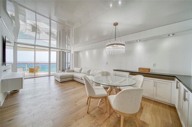 Foto del edificio - 6767 Collins Ave