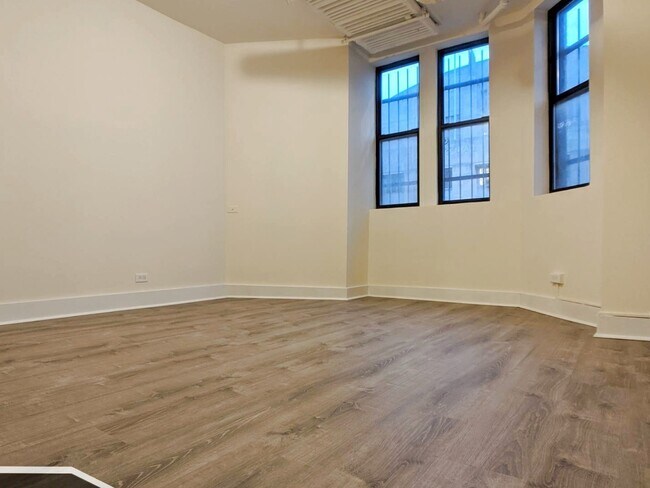 Foto del edificio - 1542 N Kedzie Ave