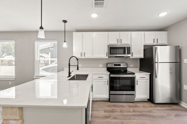 Interior Photo - 20 Tate Village