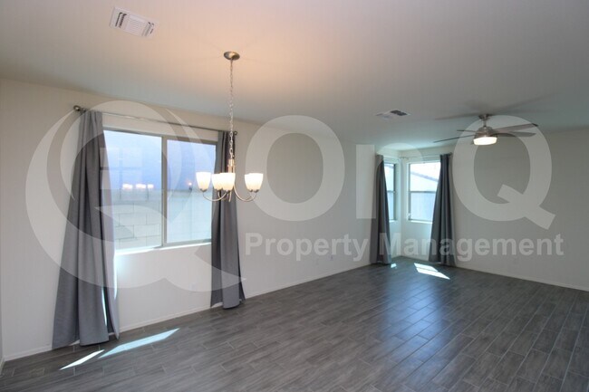Foto del edificio - 12233 W Rowel Rd