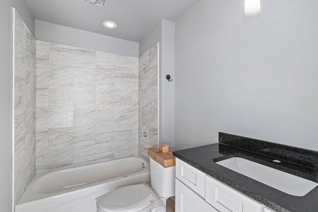 Foto del edificio - 9114 Apartment Homes || Midway ISD || Water & Electricity Paid