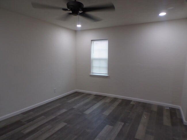 Building Photo - Great redo across the street form Pat Henry Elementary School