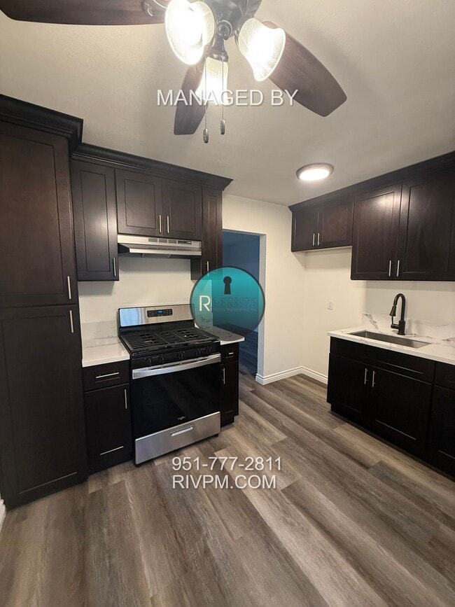 Building Photo - 3 Bedroom + 1 Bath Located in Riverside