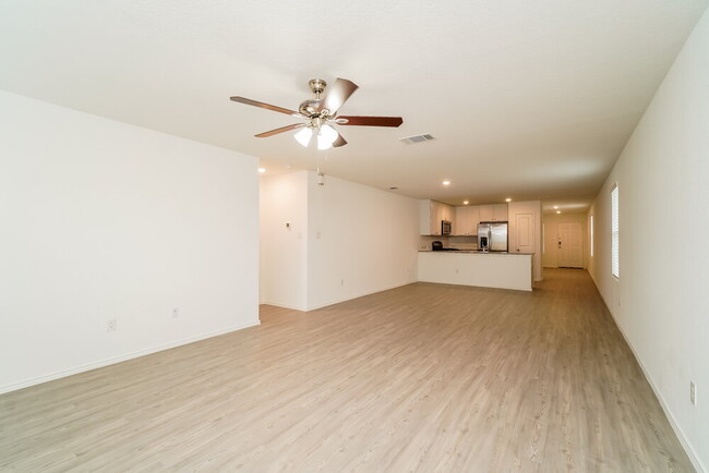 Building Photo - 2415 Lake Hls