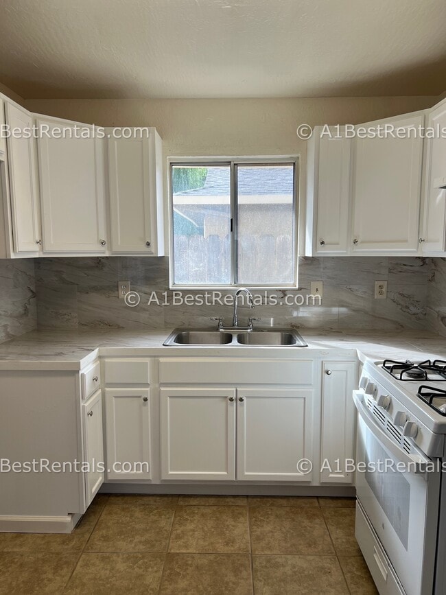 Building Photo - 13040 Welch St