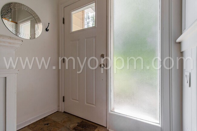 Building Photo - Stunning 3 Bedroom / 2.5 Bathroom | S. 48t...
