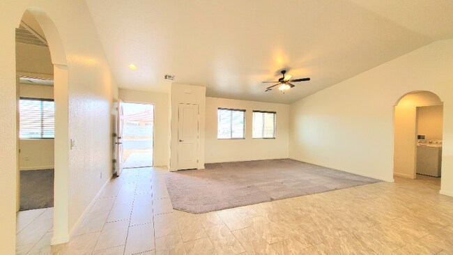 Foto del edificio - 3799 N Mayfield Ranch Rd