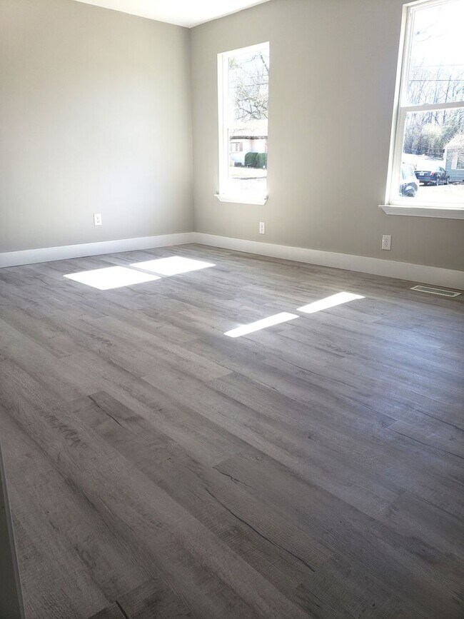 Foto del edificio - Beautifully Remodeled 3 Bedroom 2 Bathroom...