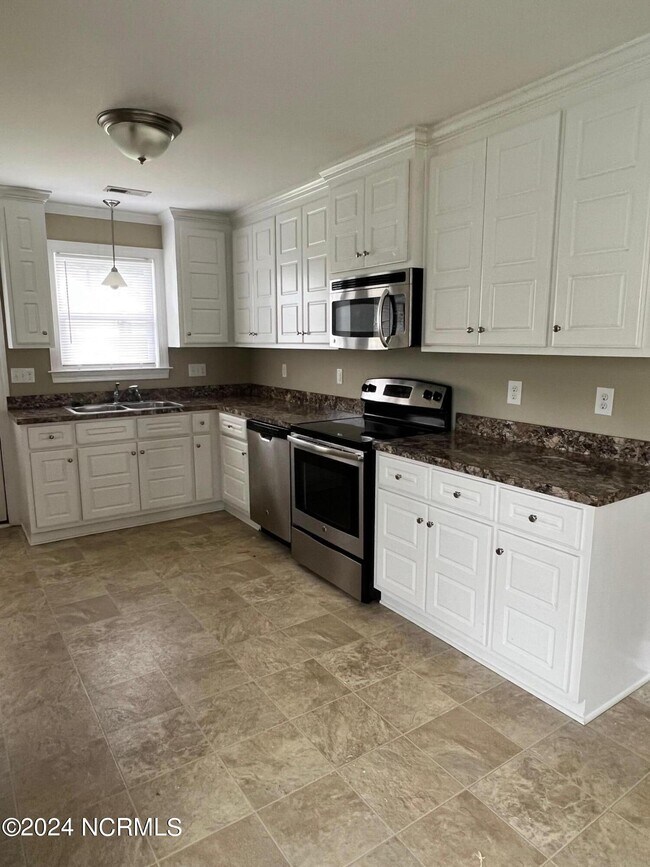 Building Photo - 5110 N Durban Dr