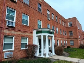 Building Photo - 13781 Cedar Rd