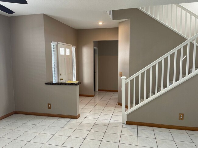 Foto del edificio - Spacious 4 Bedroom Townhouse Style Condo i...