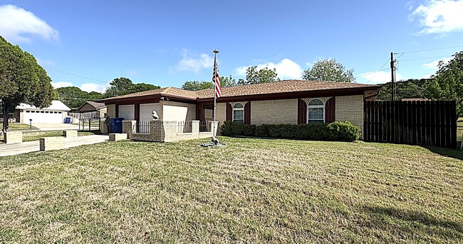 Building Photo - 1613 Velma Ave