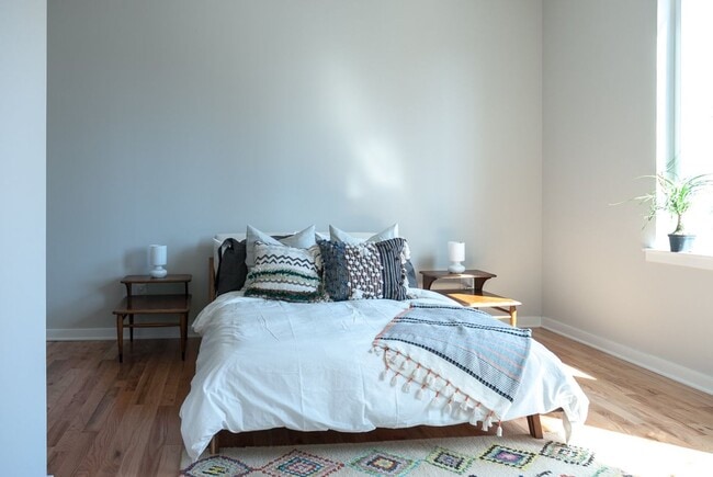 Interior Photo - 2007 Hope st apartments