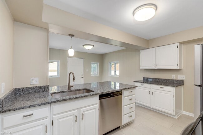 Building Photo - 4 br, 3 bath House - 1407 Whitcomb Avenue