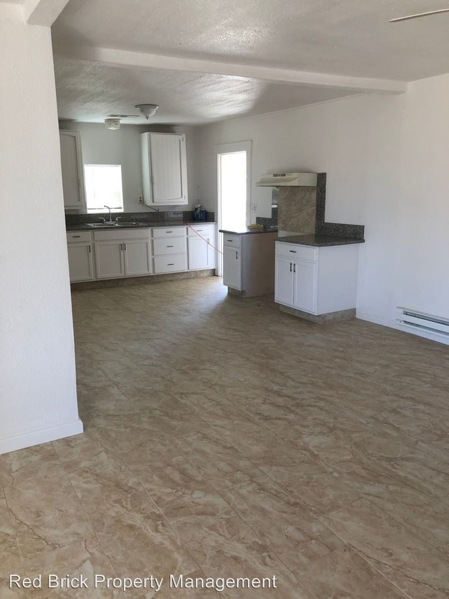 Building Photo - 3 br, 1.5 bath House - 491 E Roosevelt Rd.
