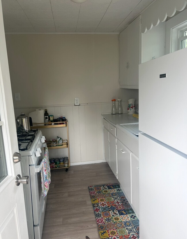 Side Entrance to Kitchen - 17 Cottage St