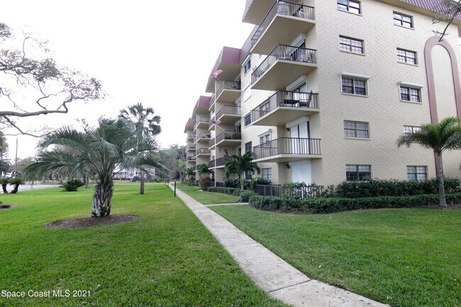 Building Photo - 1049 Rockledge Dr