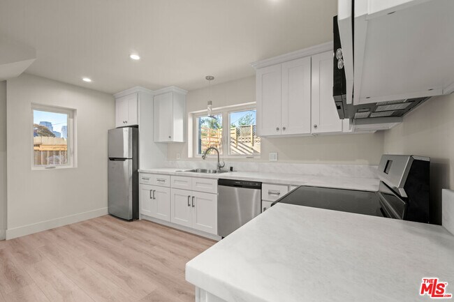 Foto del edificio - 1509 Edris Dr