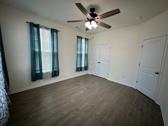 Building Photo - Call Amanda Tate at (757)289-6810 for more information