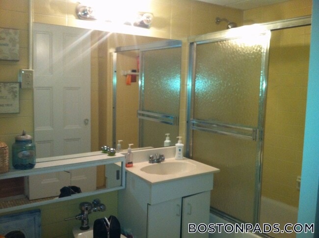 Building Photo - 62 Boylston St