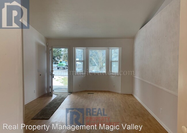 Building Photo - 5 br, 3 bath House - 418 Cherry St N