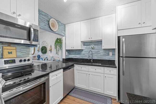Building Photo - 2855 Garden Dr S