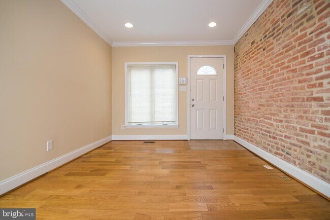 Foto del edificio - 119 N Duncan St
