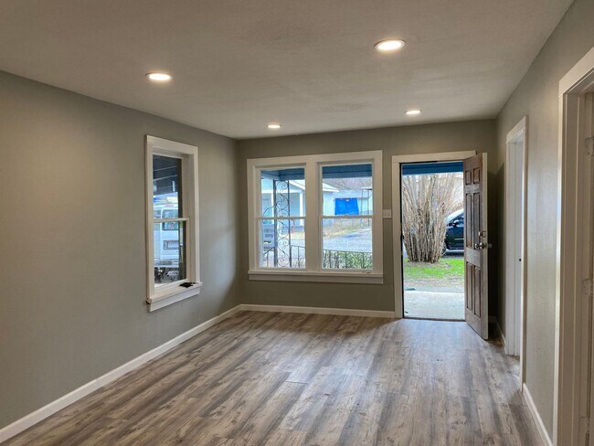 Building Photo - 1/2 off First Month's Rent plus $50 Amazon...